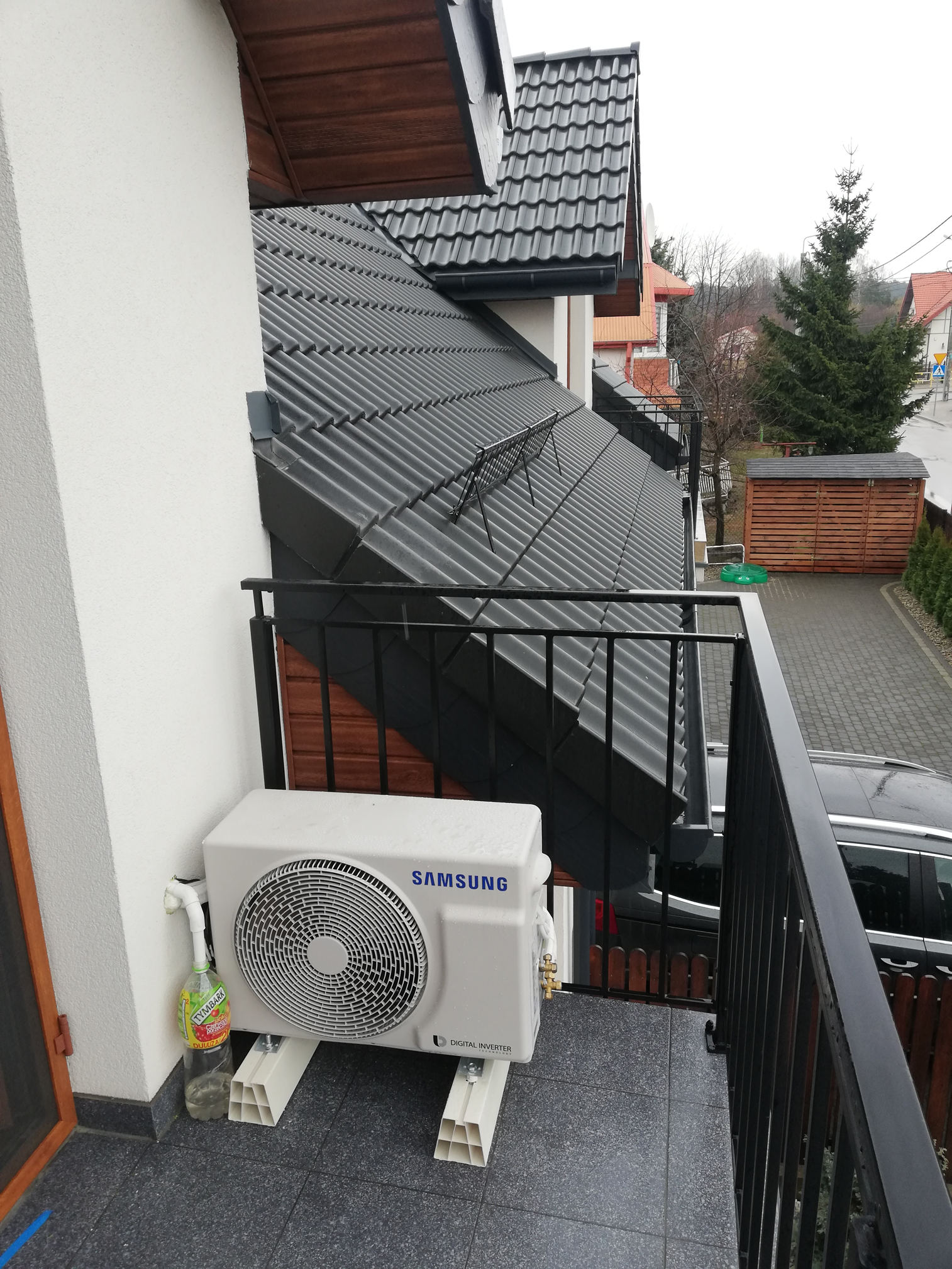 Klimatyzator Samsung Eco na balkonie